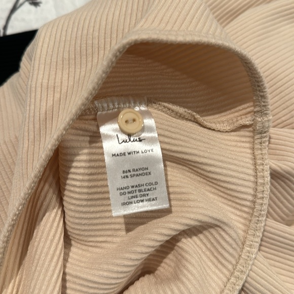 Lulu’s Beige Ribbed Knit Sleeveless Bodysuit.  New with tags, size medium. - Picture 5 of 6